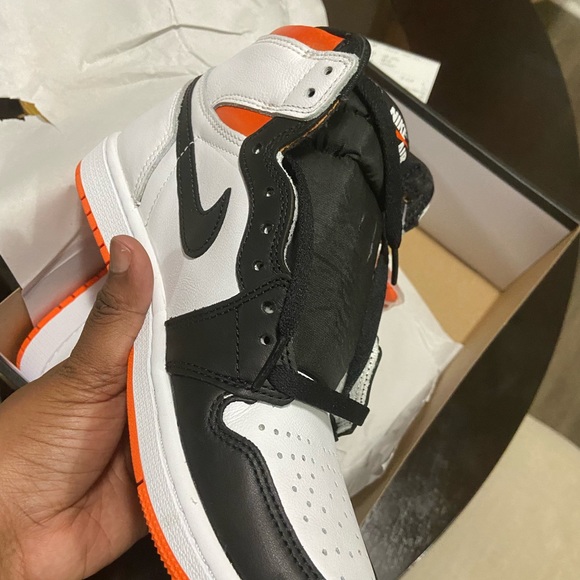 Jordan 1 Retro High Electro Orange men’s 7.5 - Picture 4 of 4